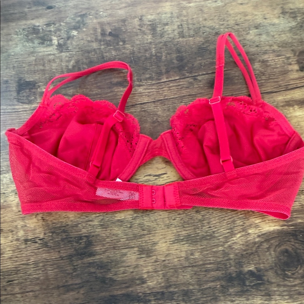 Victoria's Secret Red Lace Underwire Bra - Picture 3 of 8